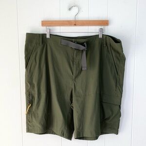 Columbia Cargo Shorts Omni-Shade Men's Size 42 Army Green Belted Lightweight